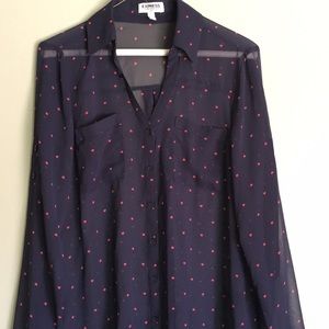 💕 Blue Express top with pink hearts 💕